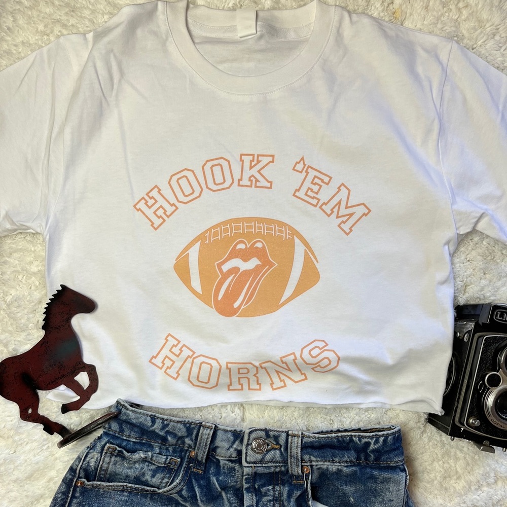 HOOK EM HORNS crop tee | Womens crop tee